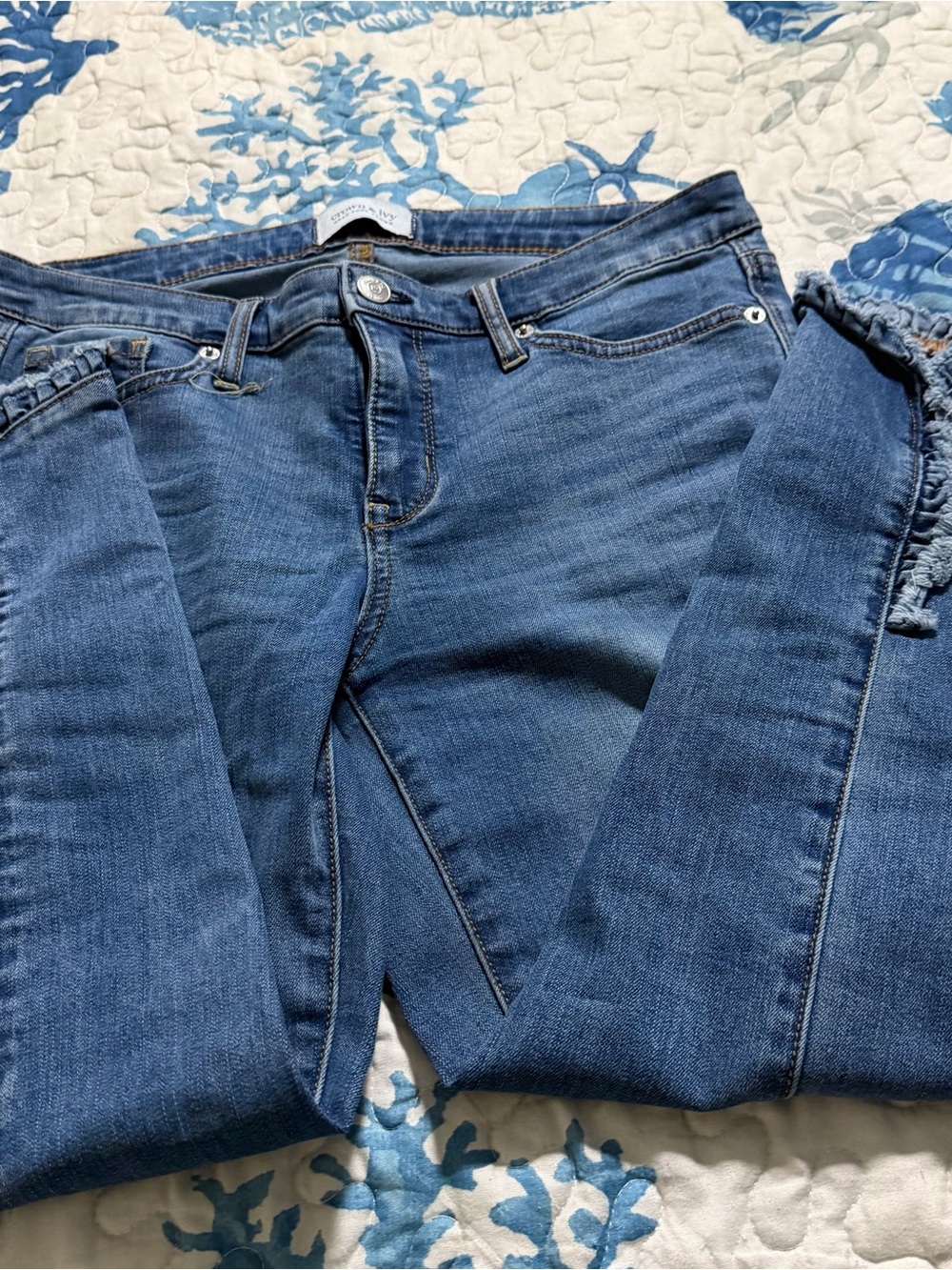 Crown & Ivy‎ Women’s Medium Blue capris with ruffle hem
